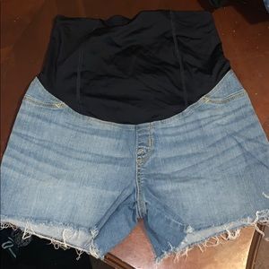 Isabel maternity shorts